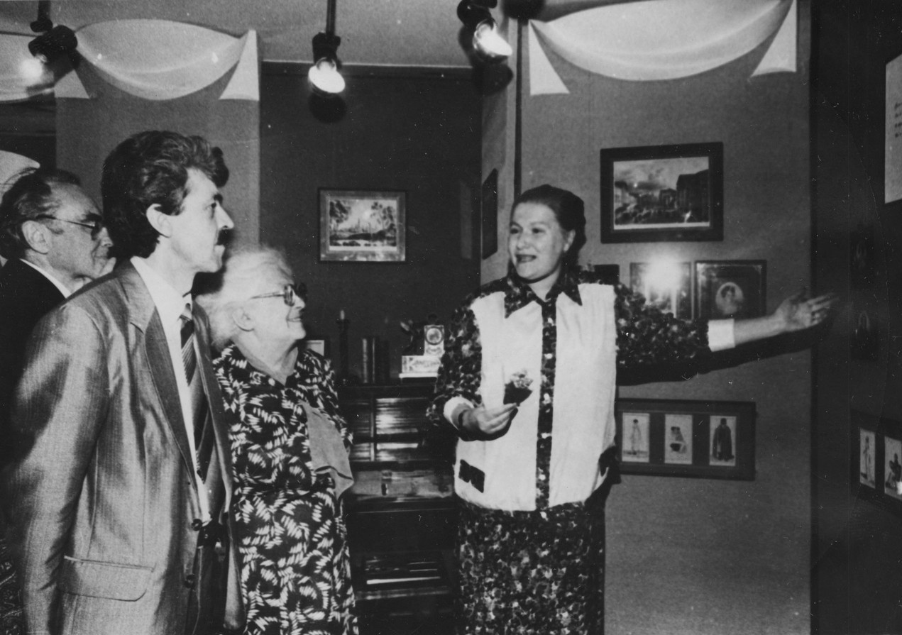 Н.И. Михайлова на выставке «Парнасский мой отец» Н.И. Михайлова на выставке «Парнасский мой отец»