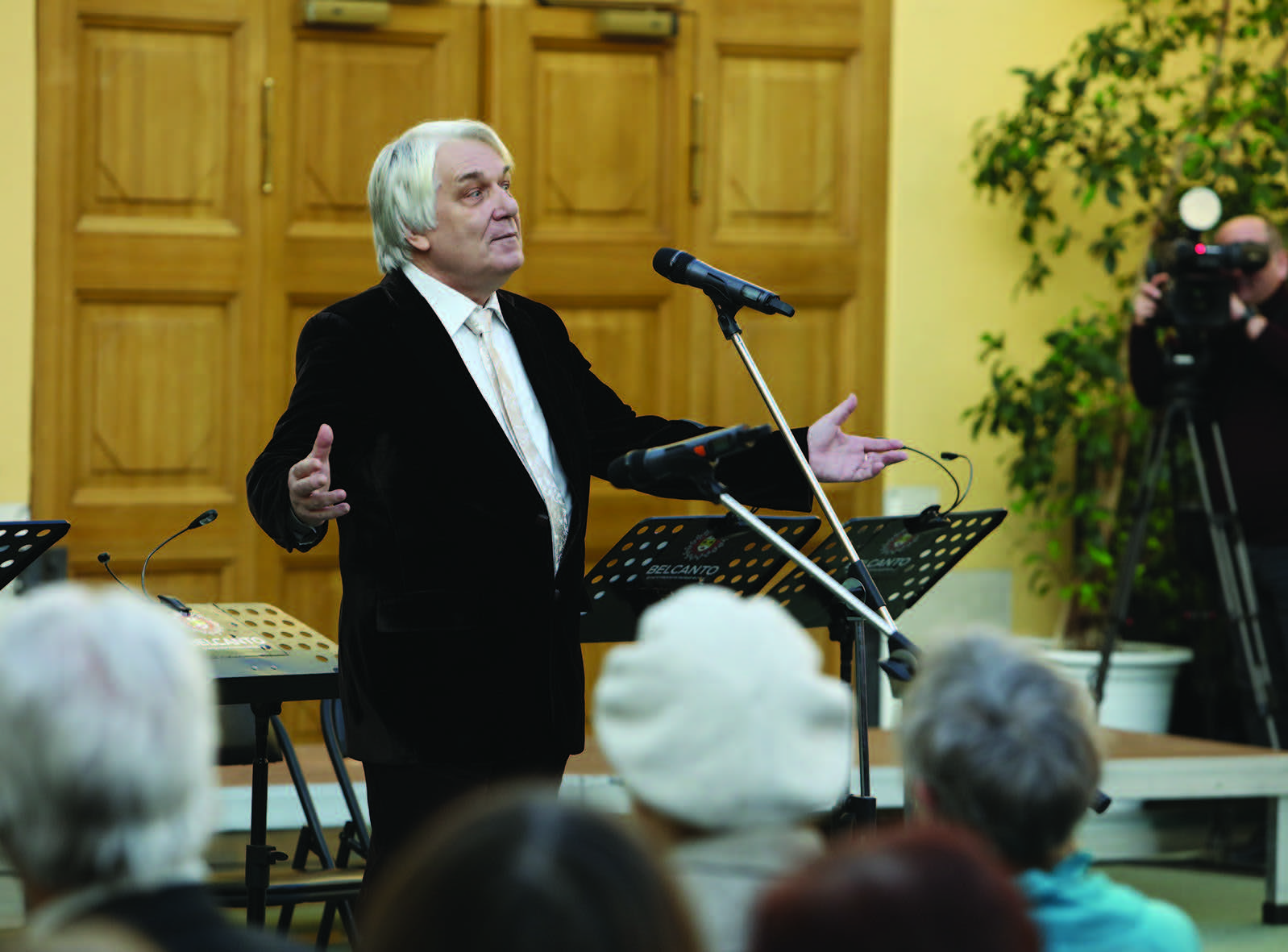 Артист Государственного академического театра имени Евгения Вахтангова, народный артист России Юрий Шлыков Артист Государственного академического театра имени Евгения Вахтангова, народный артист России Юрий Шлыков