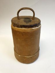 Туесок с крышкой И.Д. Якушкина. XIX в.