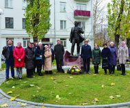 203-я годовщина со дня рождения И. С. Тургенева. Возложение цветов к памятнику писателя на Остоженке