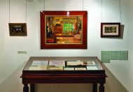 Фрагменты экспозиции выставки «Интерьер XIX–XX веков из собрания Государственного музея А. С. Пушкина. Живопись, графика, фотография»