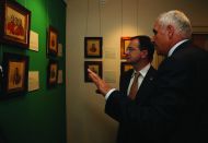 Авторская экскурсия по выставке «Клюндер. Графика». Президент Международной военно-исторической ассоциации Александр Валькович и министр культуры РФ Владимир Мединский